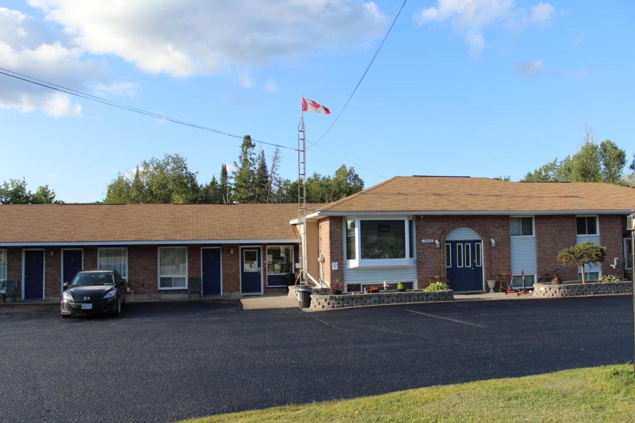 Two Rivers Motel Mattawa Exteriér fotografie
