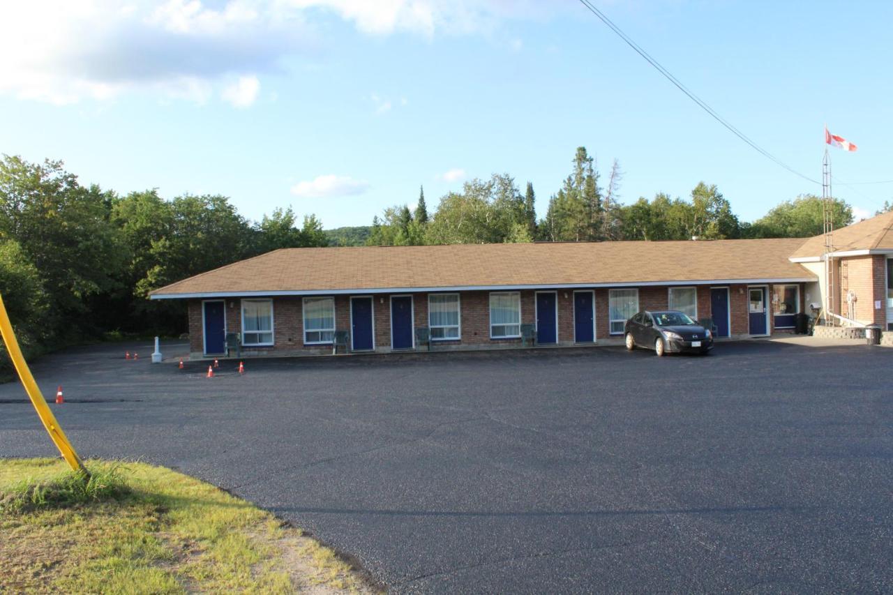 Two Rivers Motel Mattawa Exteriér fotografie